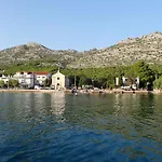 In Starigrad-paklenica 6867
