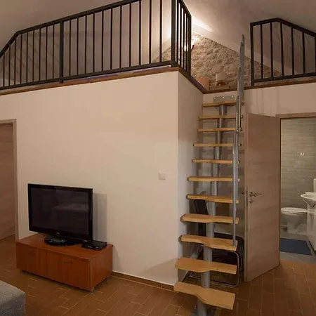 In Starigrad-paklenica 6867 Apartman *