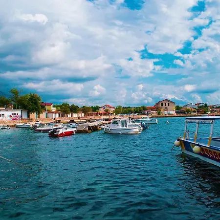 In Starigrad-paklenica 6867 Apartman