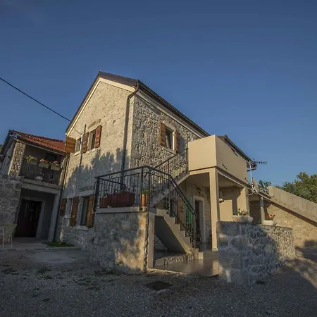 In Starigrad-paklenica 6867 * 스타리그라드 파클레니차
