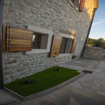 In Starigrad-paklenica 6867 Apartman *