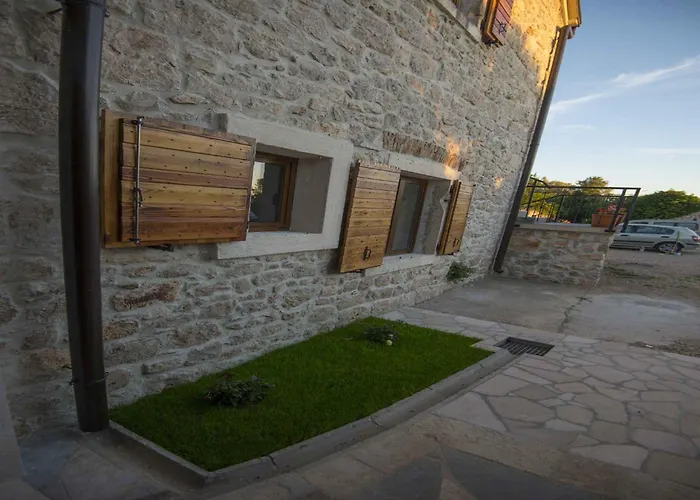 In Starigrad-paklenica 6867 아파트 *