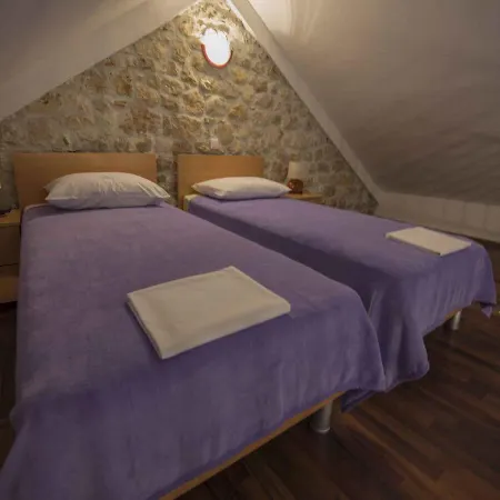 In Starigrad-paklenica 6867