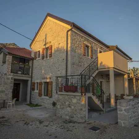 In Starigrad-paklenica 6867 * Starigrad Paklenica